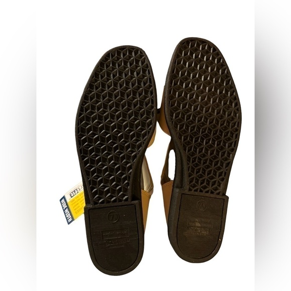 NWT Woman's smart fit Shoes - Picture 8 of 9